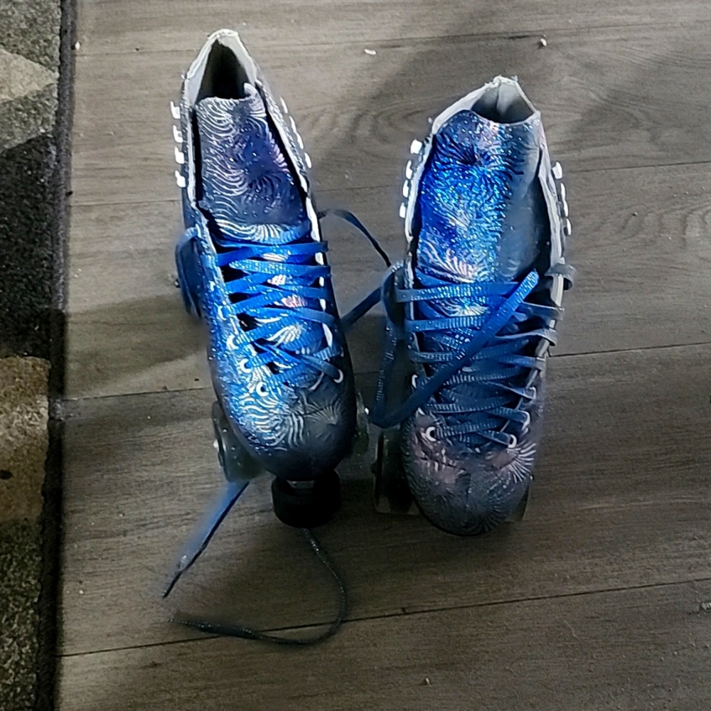 Epic size 7 skates